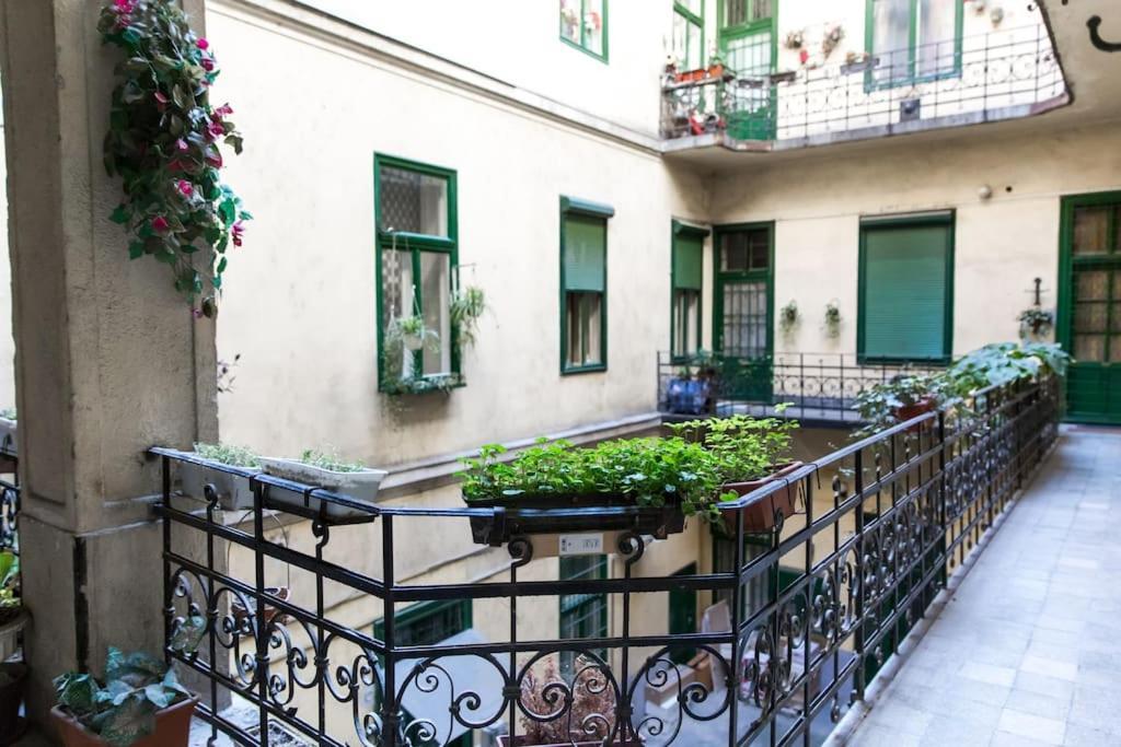 Central Budget Lofts Apartment Будапеща Екстериор снимка